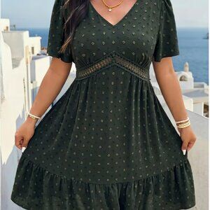 Green Shirred V-Neck Fitted Top – Size OXL/12